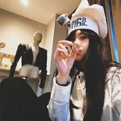 我才不信你是个王子呢